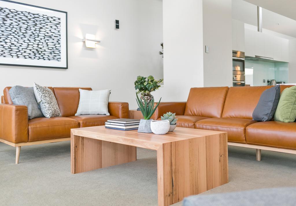 Sullivans Cove Apartments Χόμπαρτ Εξωτερικό φωτογραφία A living room with a leather sofa