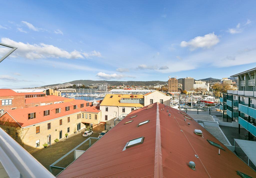 Sullivans Cove Apartments Χόμπαρτ Εξωτερικό φωτογραφία View of the Hobart CBD from the rooftop of the Wrest Point Casino