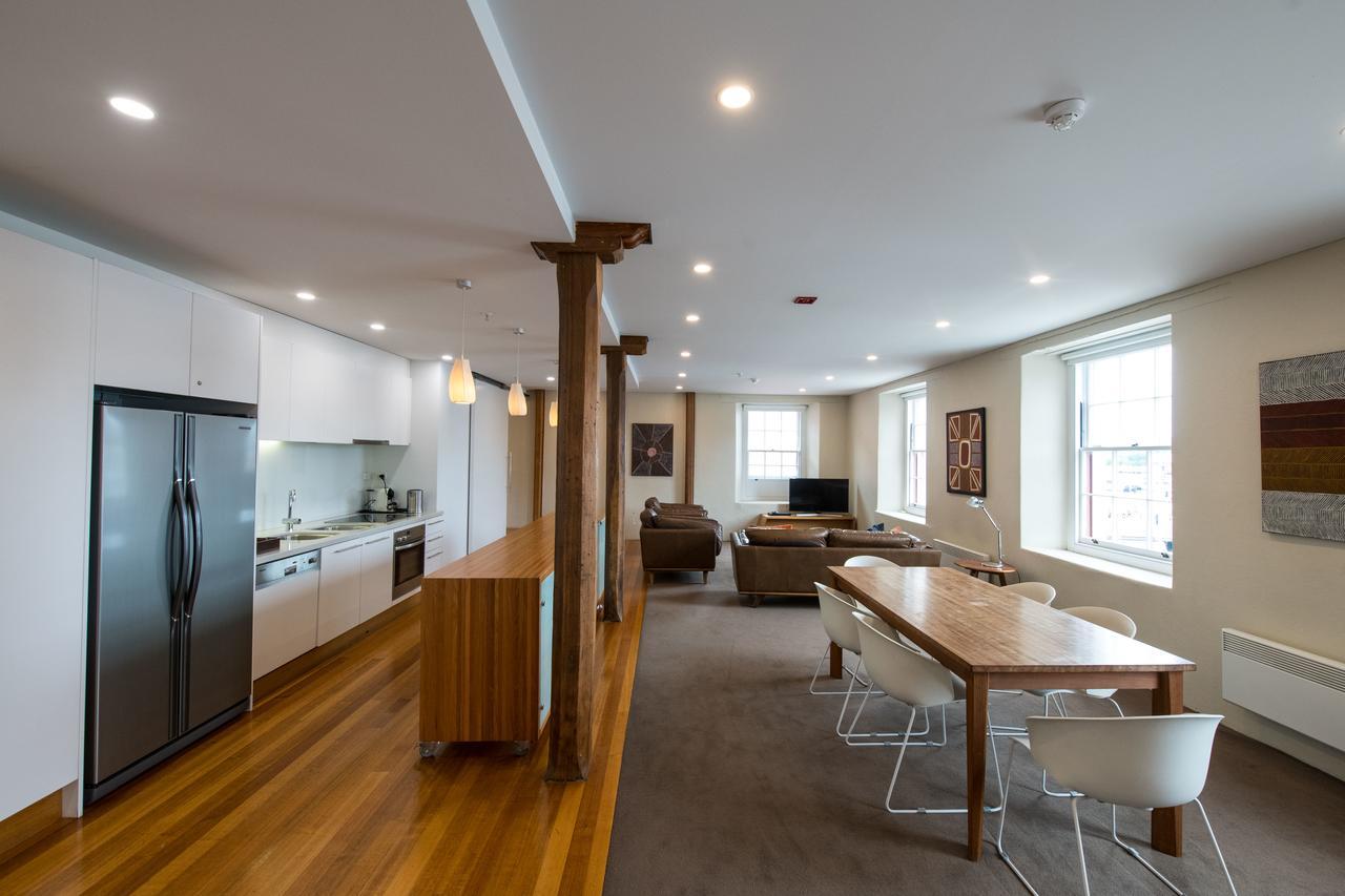 Sullivans Cove Apartments Χόμπαρτ Εξωτερικό φωτογραφία The kitchen and living area of a typical apartment