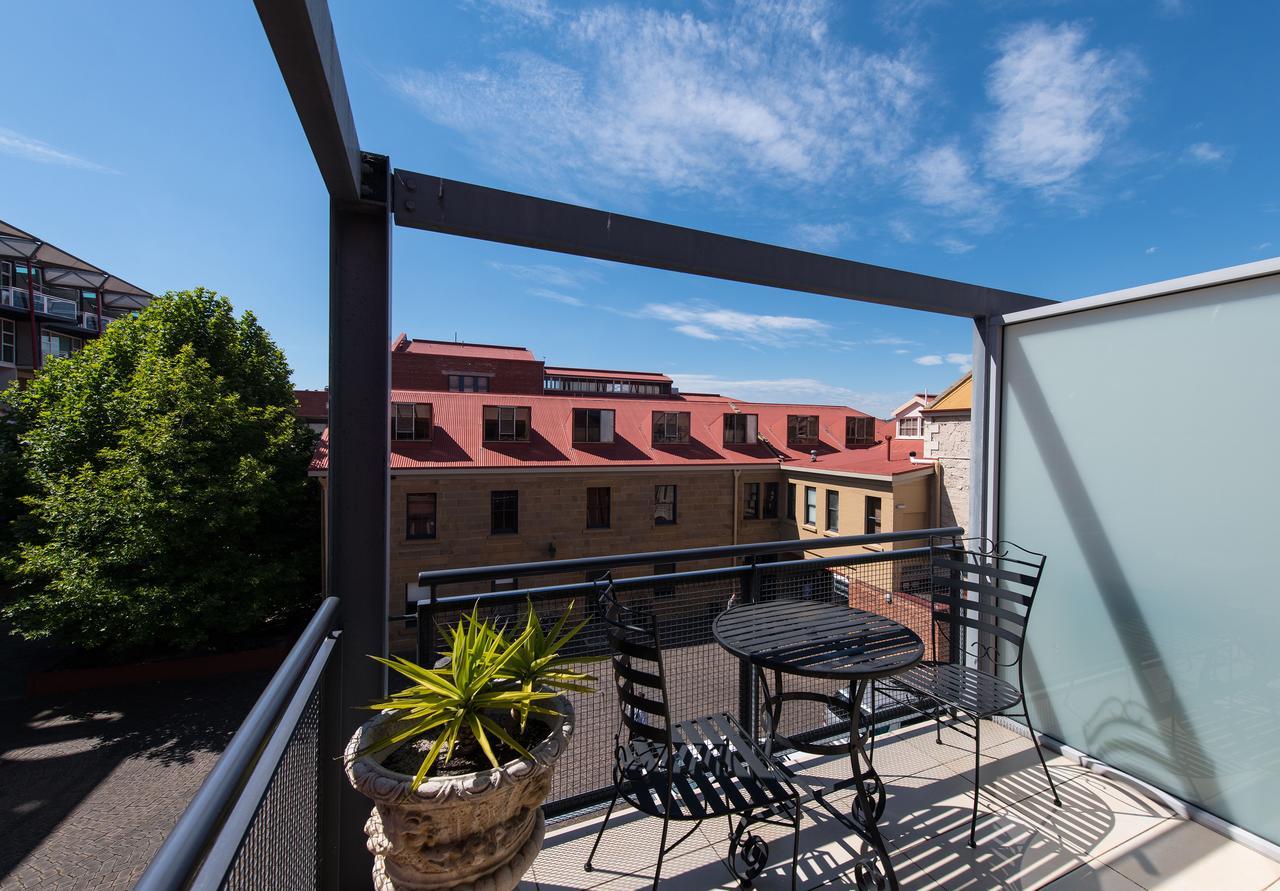 Sullivans Cove Apartments Χόμπαρτ Εξωτερικό φωτογραφία A balcony in Stockholm, Sweden