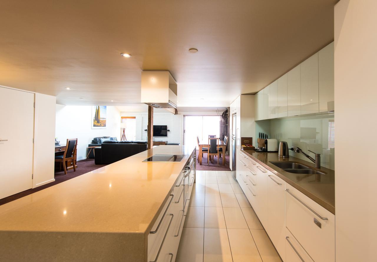 Sullivans Cove Apartments Χόμπαρτ Εξωτερικό φωτογραφία A kitchen in a private house